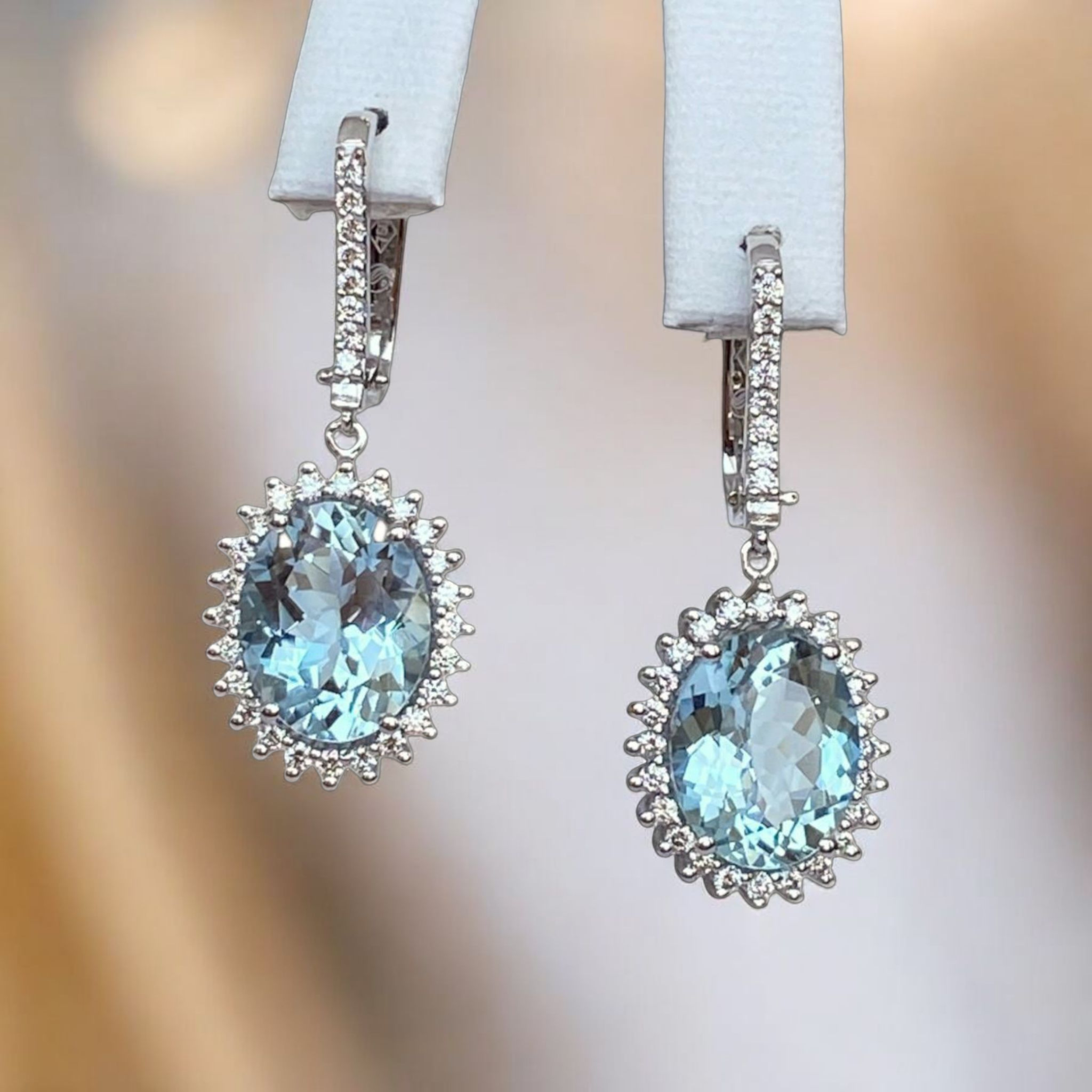 Dangling White Gold Earrings with Diamonds and Aquamarines