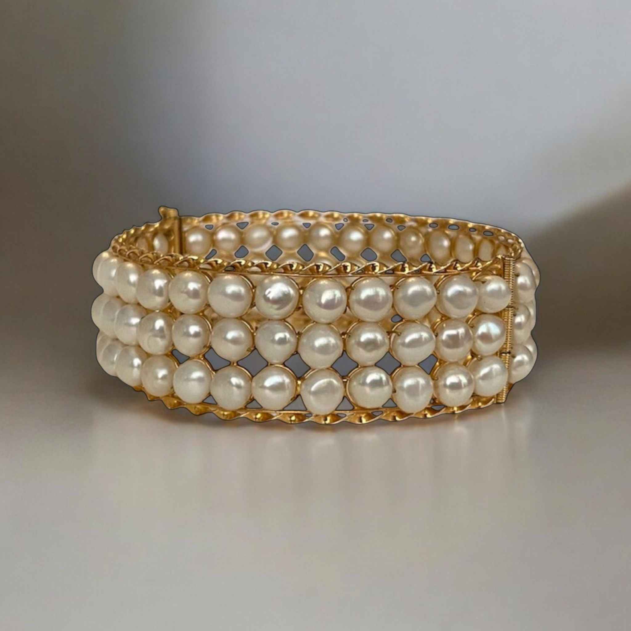 18K Vintage Yellow Gold 3-Row Cultured Pearl Bracelet – A Timeless Statement of Elegance