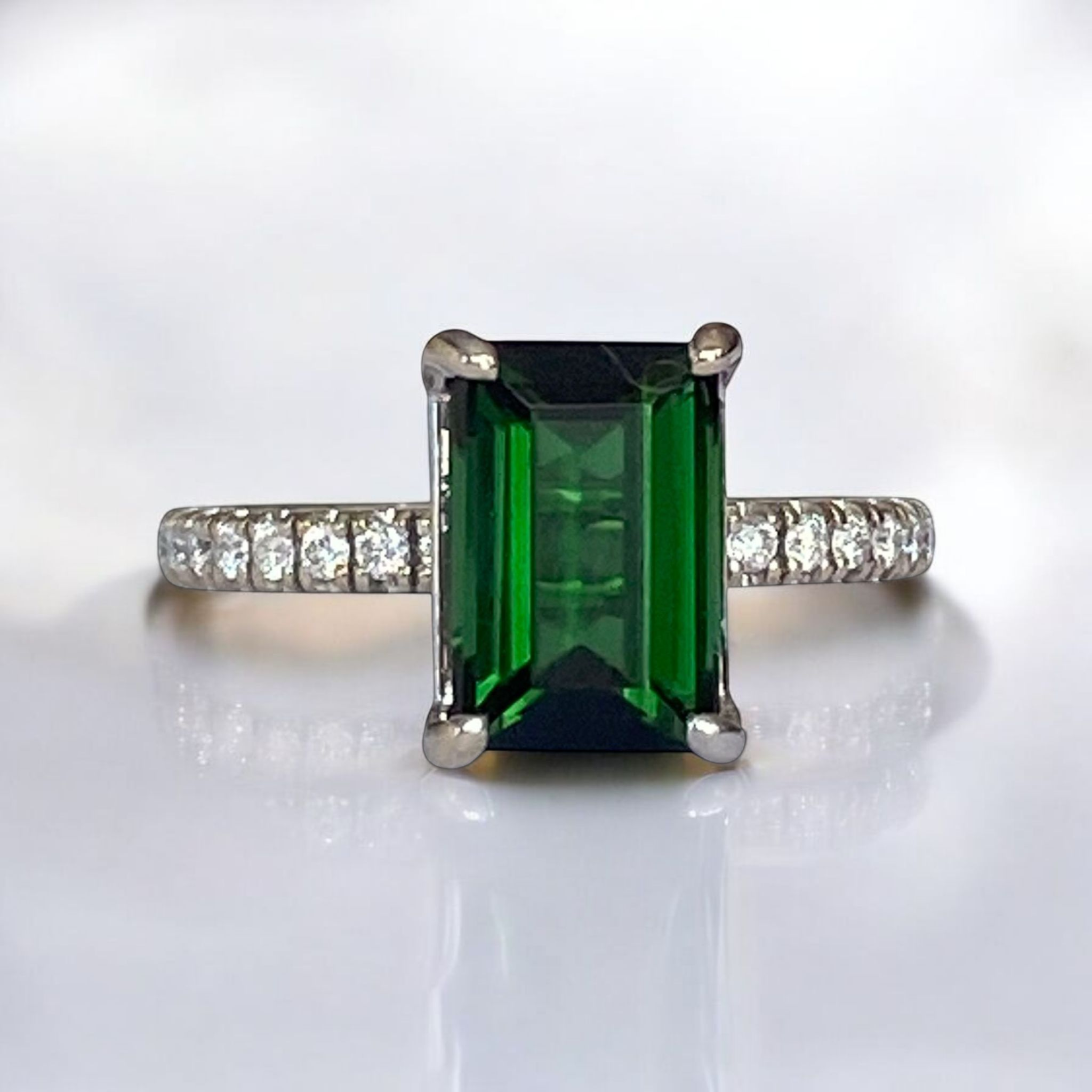 18 Kt White Gold Cocktail Ring with 2.47 Ct Green Tourmaline & Diamonds