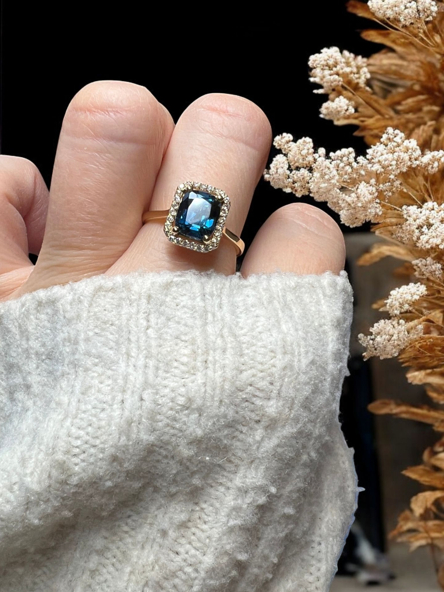 Certified 2.13ct Natural color change Spinel and Diamonds 18 kt gold ring