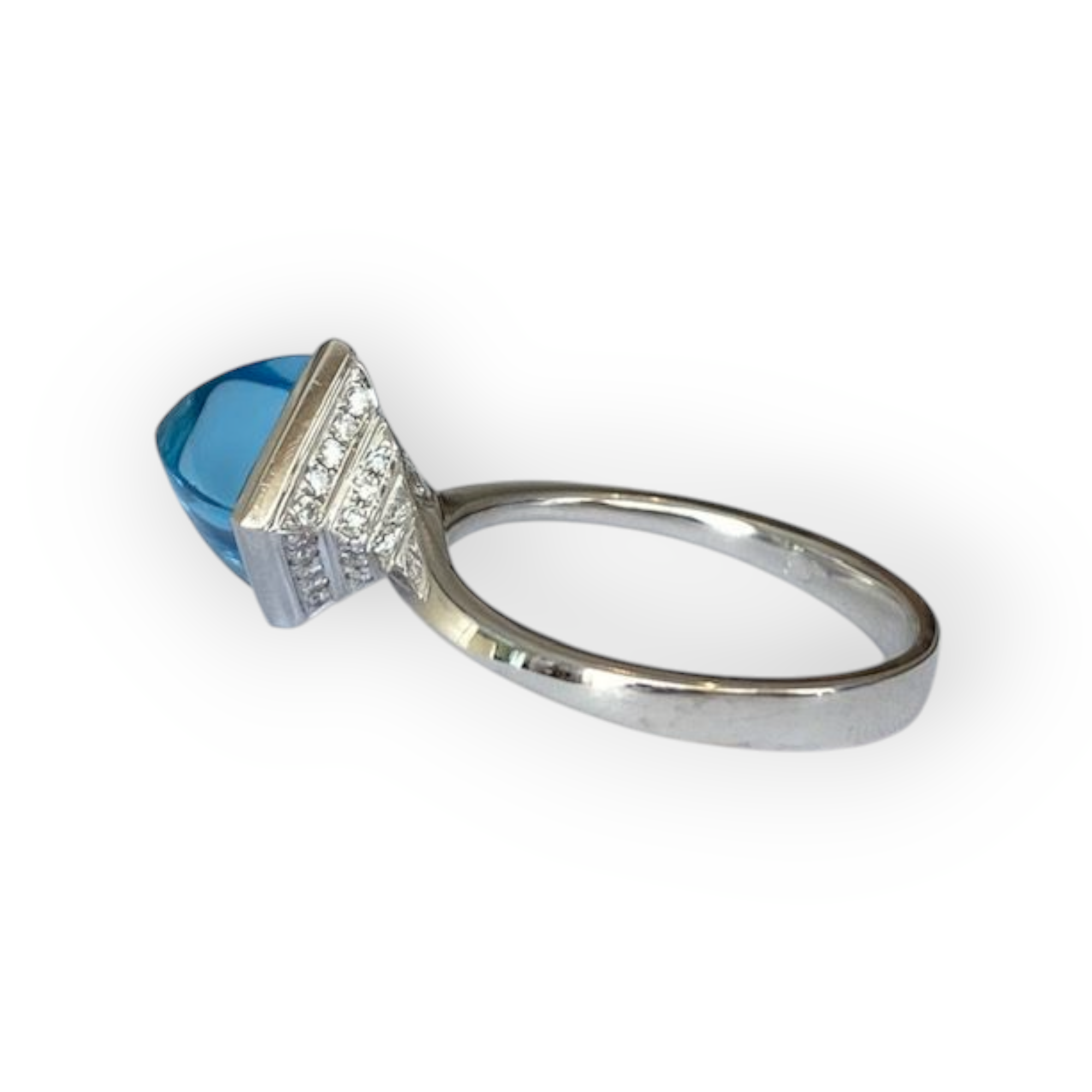 18 Kt White Gold Fashion Ring with 3.00 Ct Topaz & Diamonds