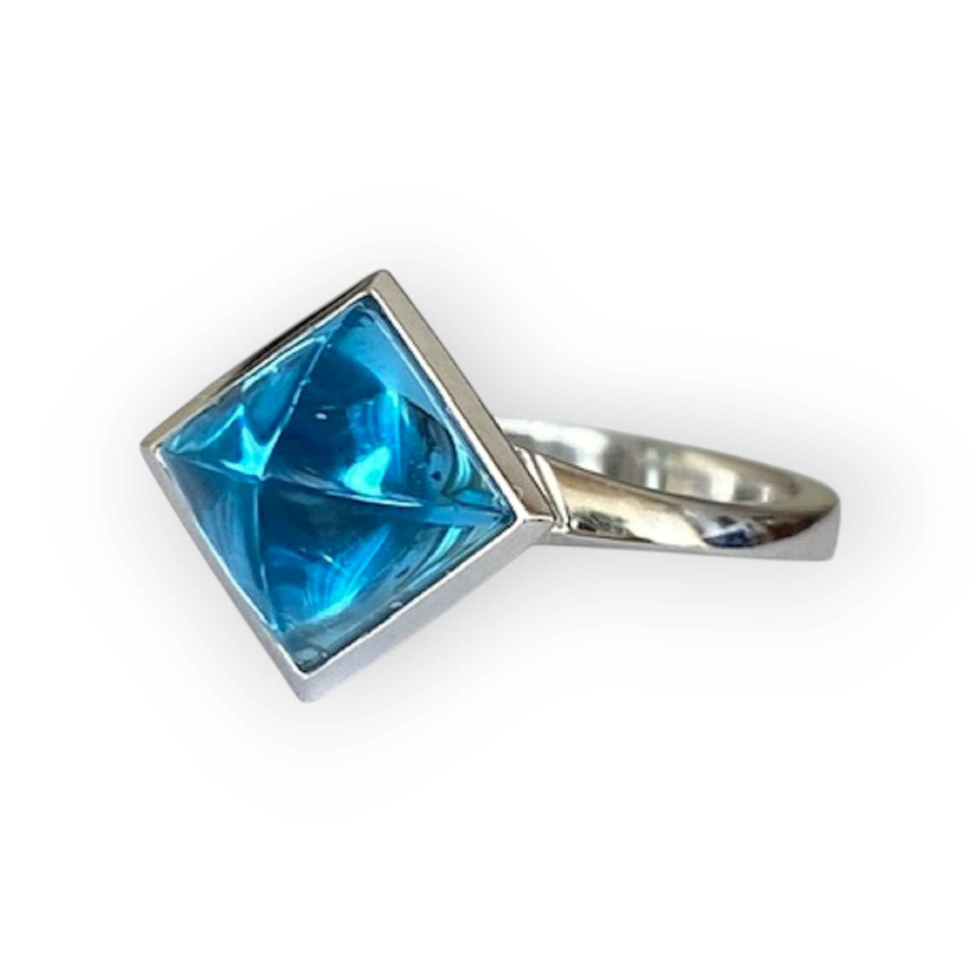 18 Kt White Gold Fashion Ring with 3.00 Ct Topaz & Diamonds