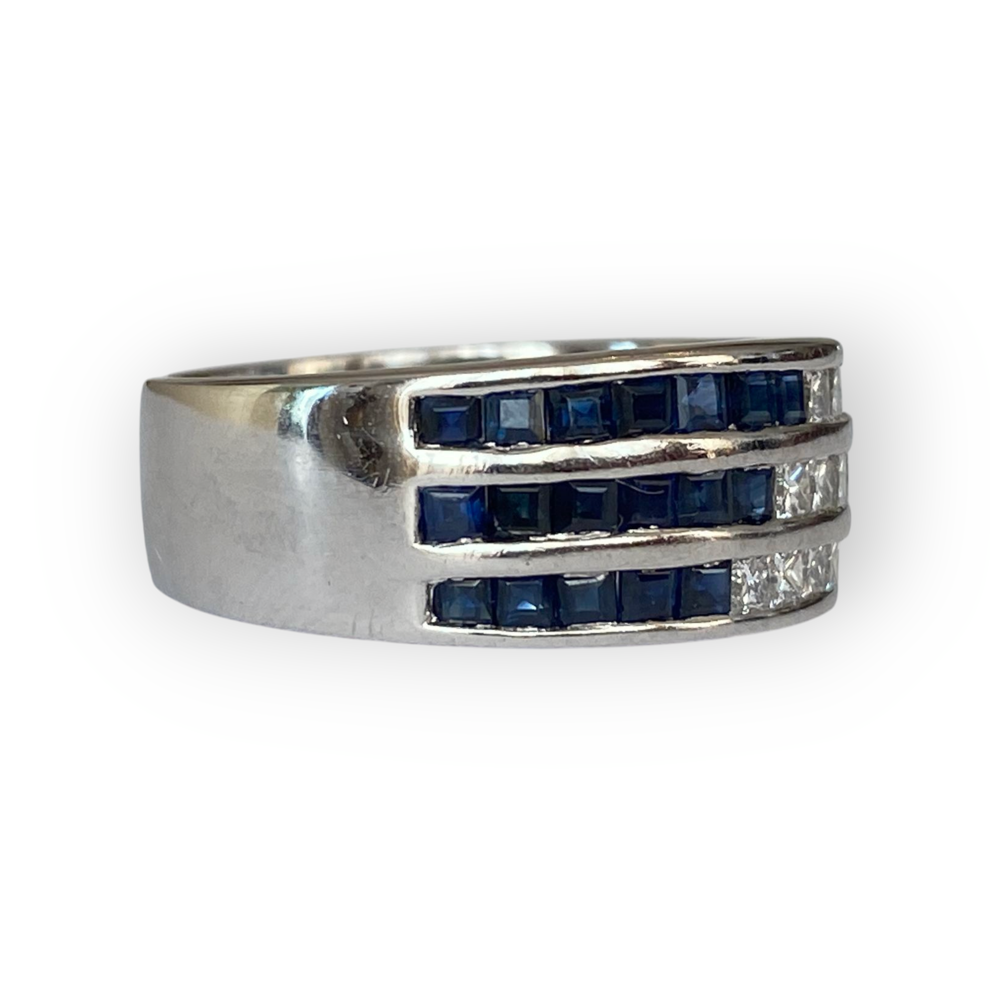 18 Kt White Gold Band Ring with 0.30 Ct Diamonds & Sapphires