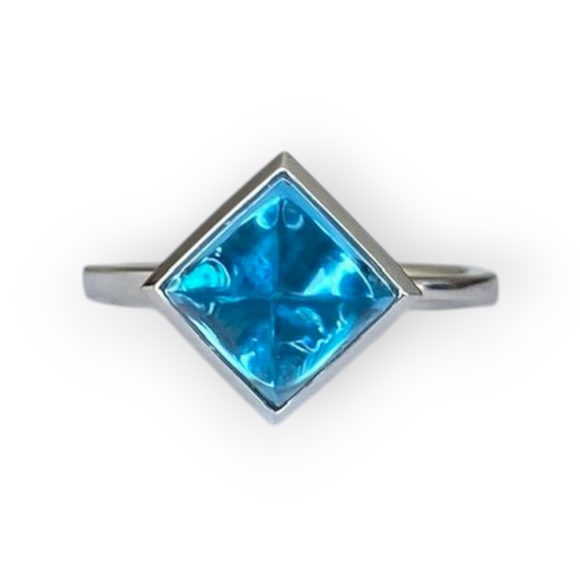 18 Kt White Gold Fashion Ring with 3.00 Ct Topaz & Diamonds