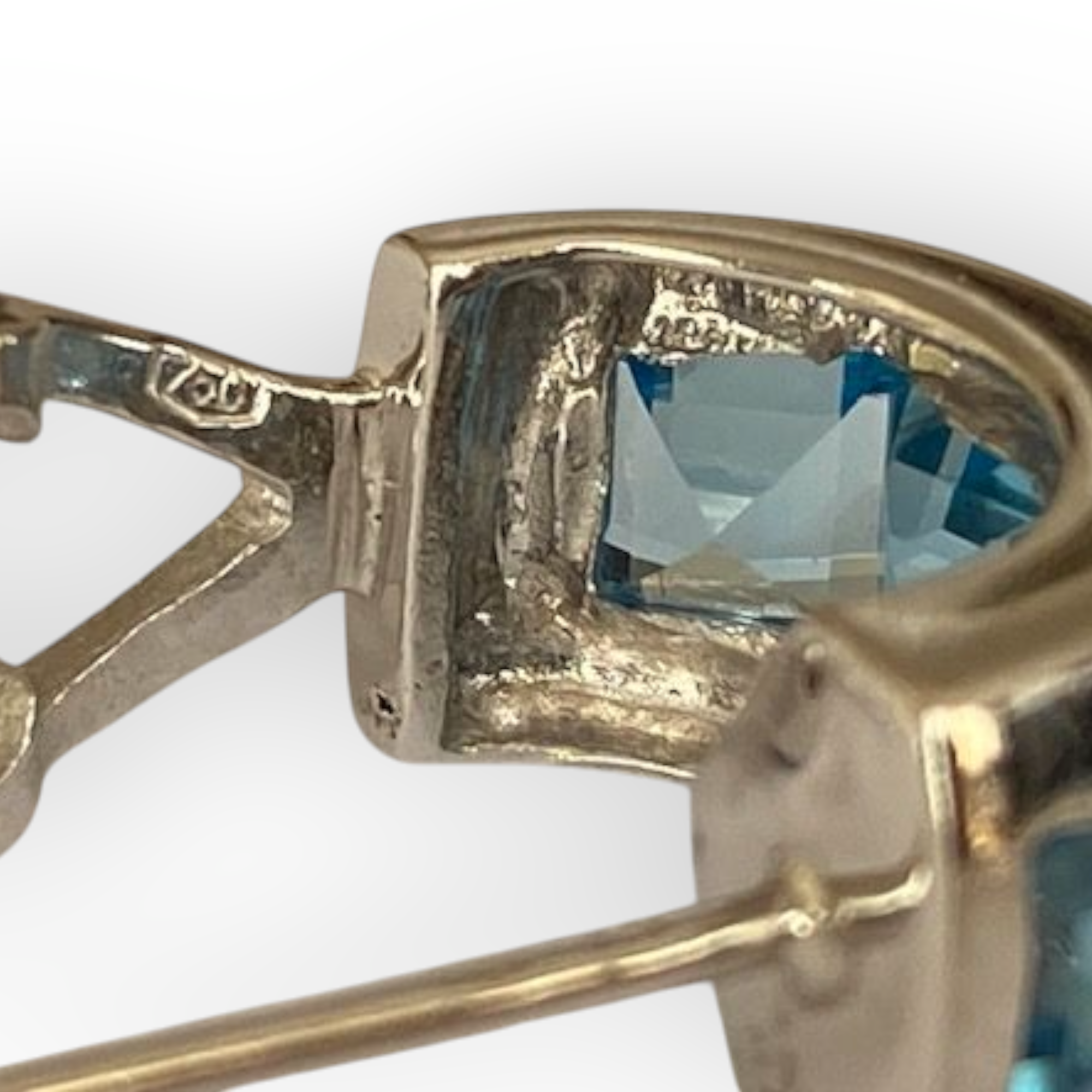 18 Kt White Gold Earrings with 4.00 Ct Topaz