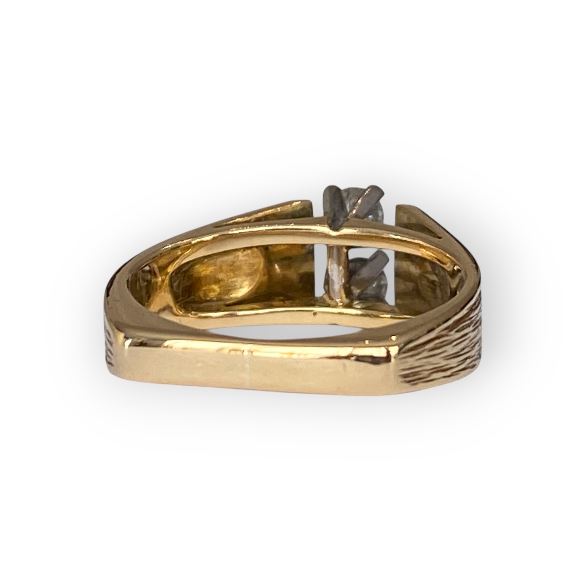 18 Kt Hammered Yellow Gold Band Ring with 0.22 Ct Diamonds