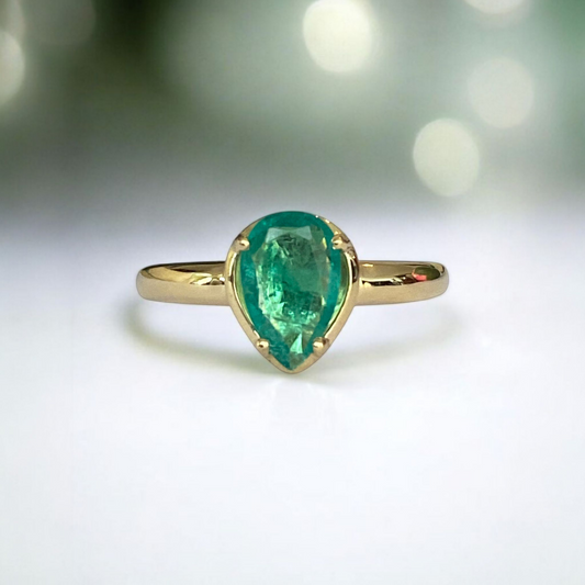 1.5 carat Emerald Cocktail  Yellow Gold Ring