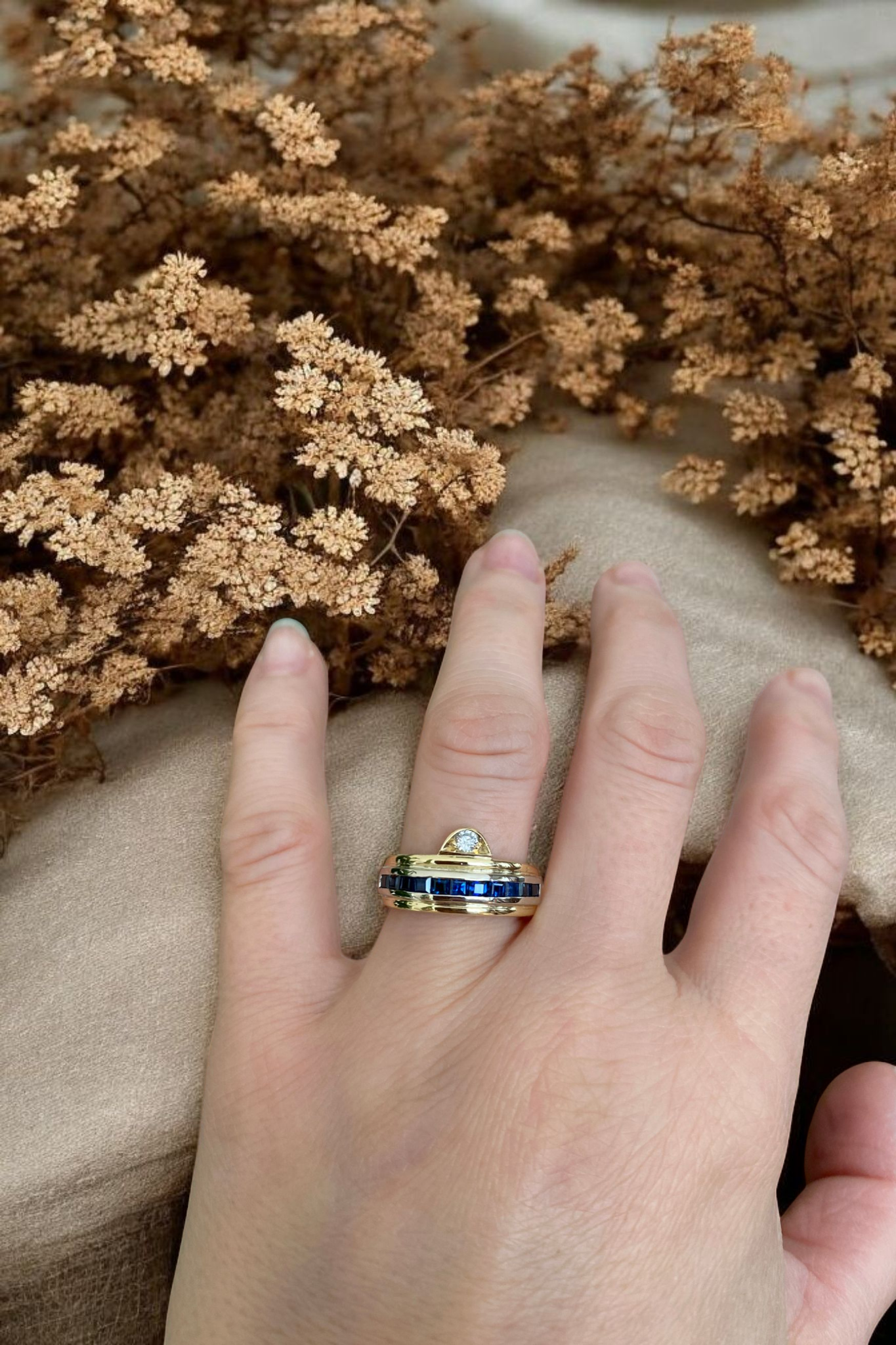 18K Yellow Gold Band Ring with Sapphires & Diamond