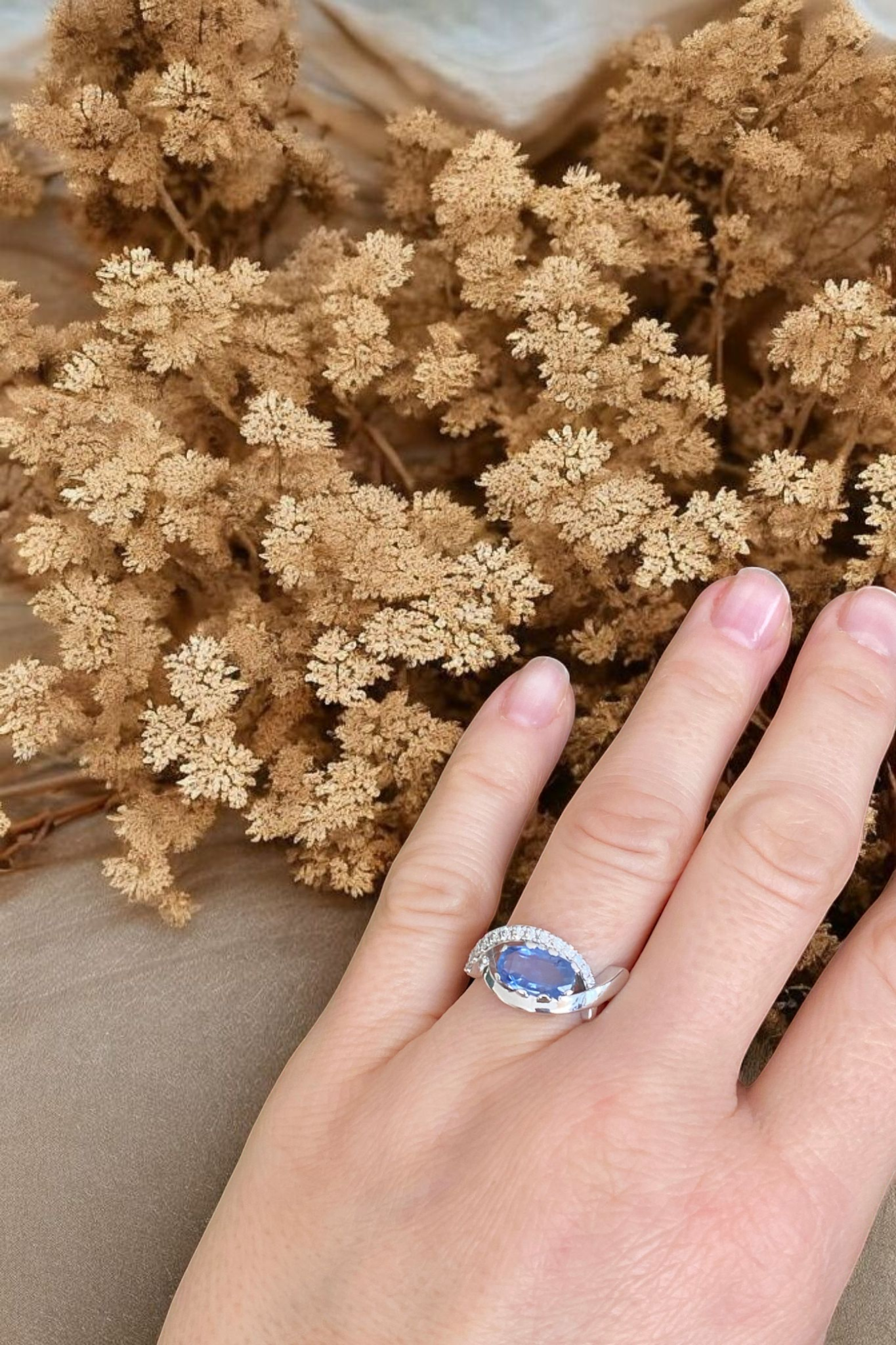 Certified 1.85 Carat Ceylon Sapphire & Diamond White Gold Ring