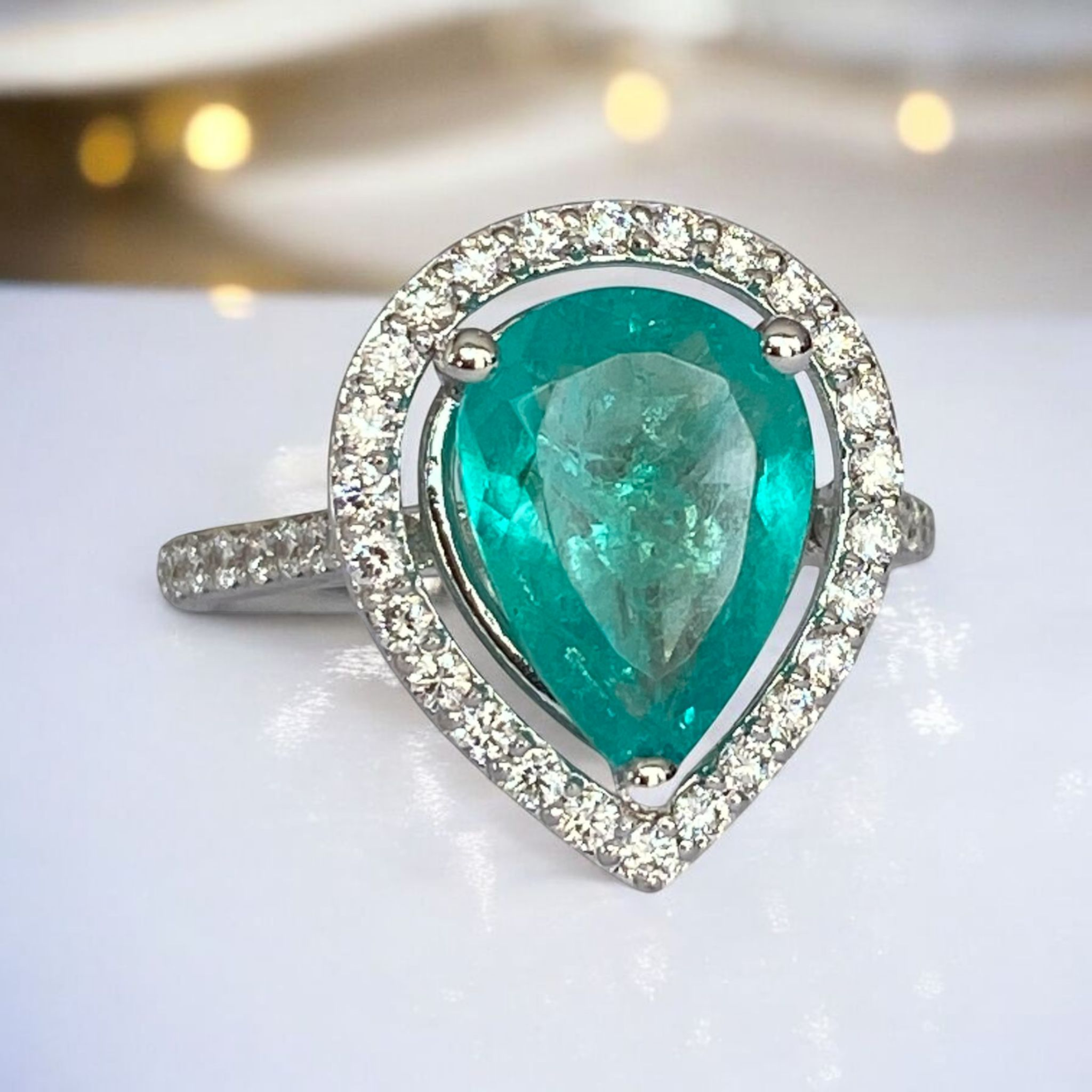 18K White Gold 2.30 Ct Emerald & Diamond 