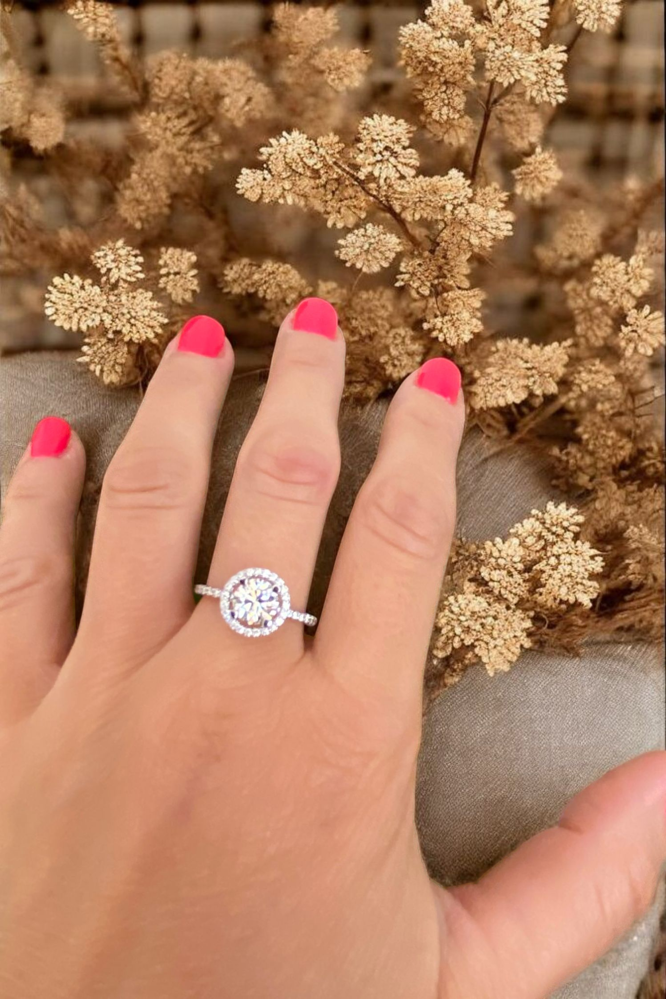 18K White Gold Solitaire Ring with 1.08 Ct Brilliant-Cut Diamond & Accent Diamonds