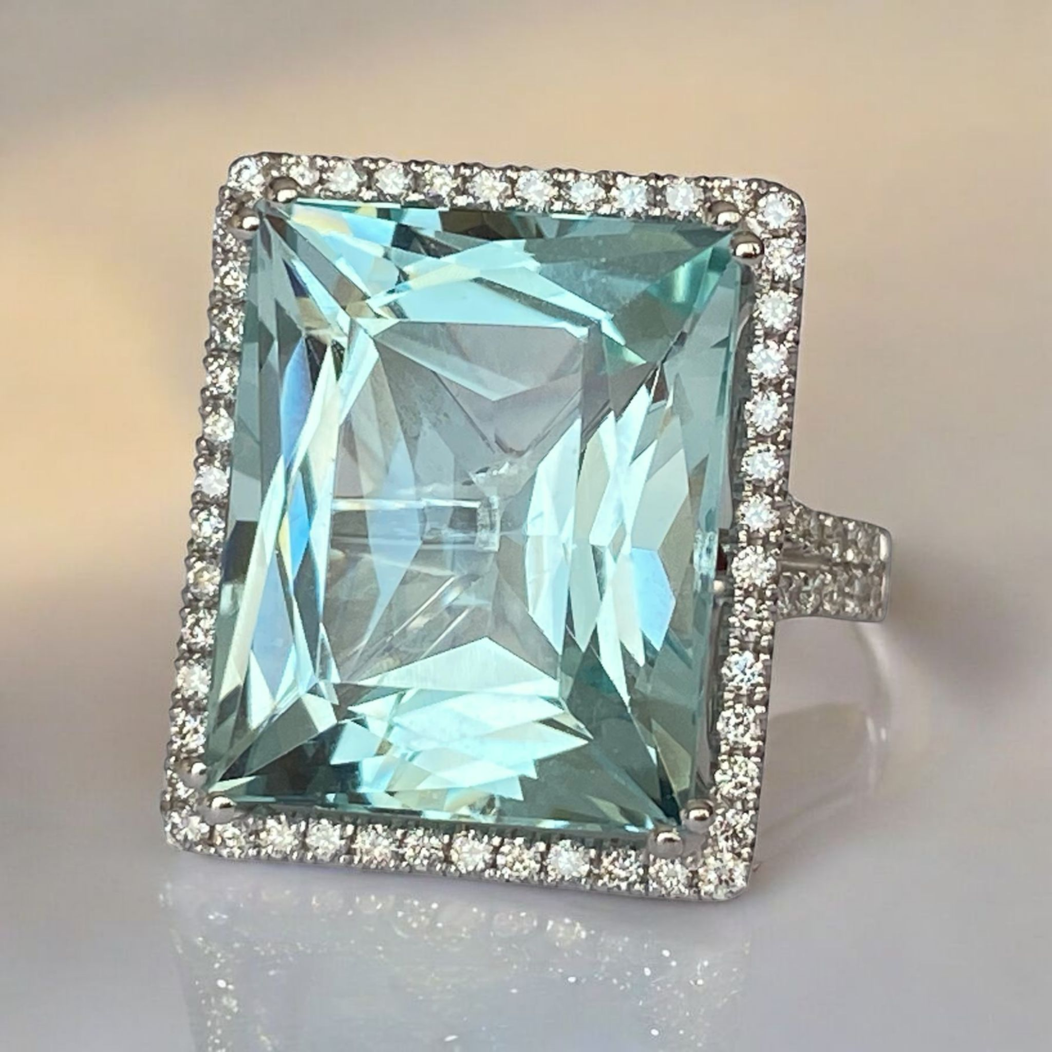 Certified 18K White hand made Gold Ring with 18.00 Ct Aquamarine & Diamonds
