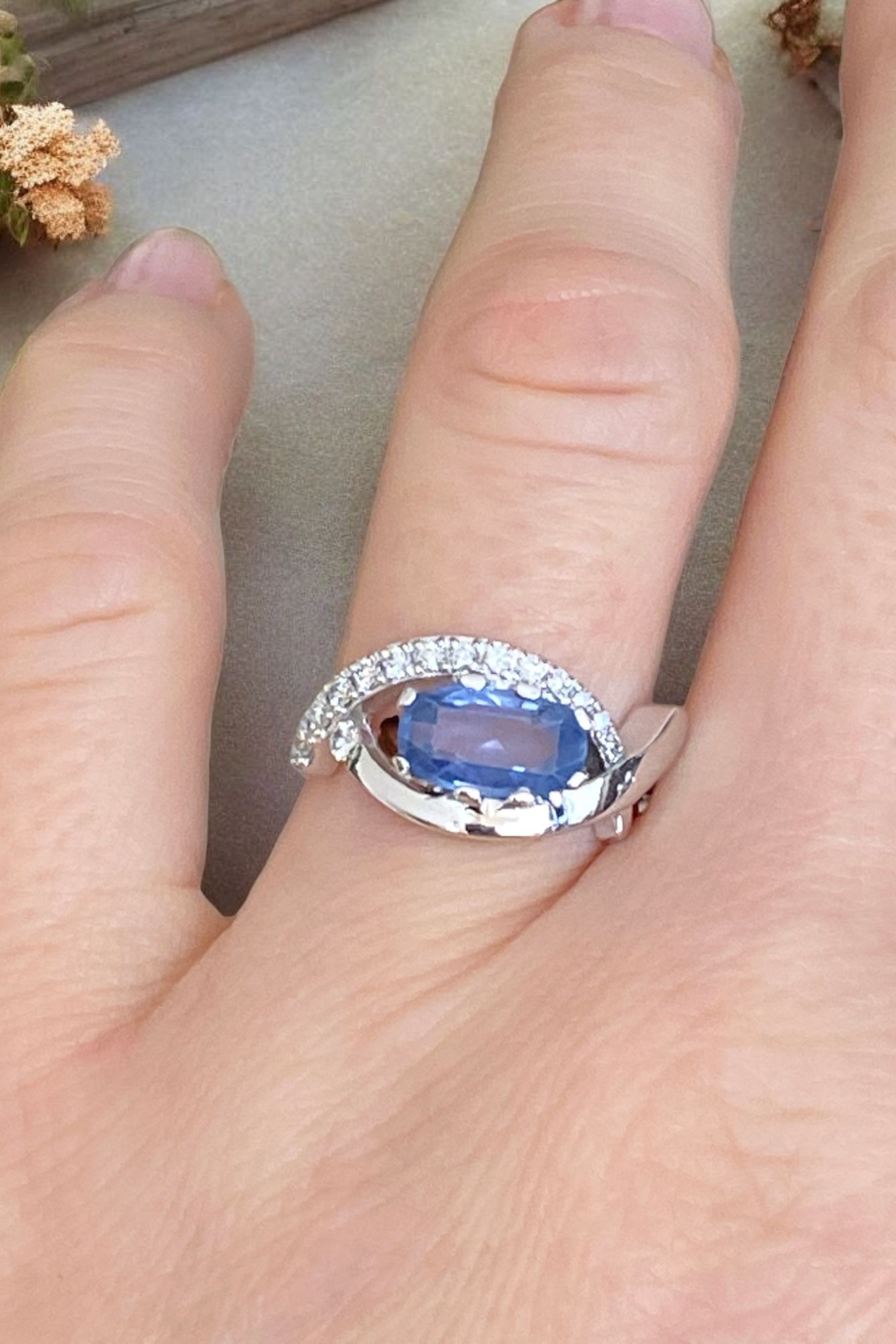 Certified 1.85 Carat Ceylon Sapphire & Diamond White Gold Ring