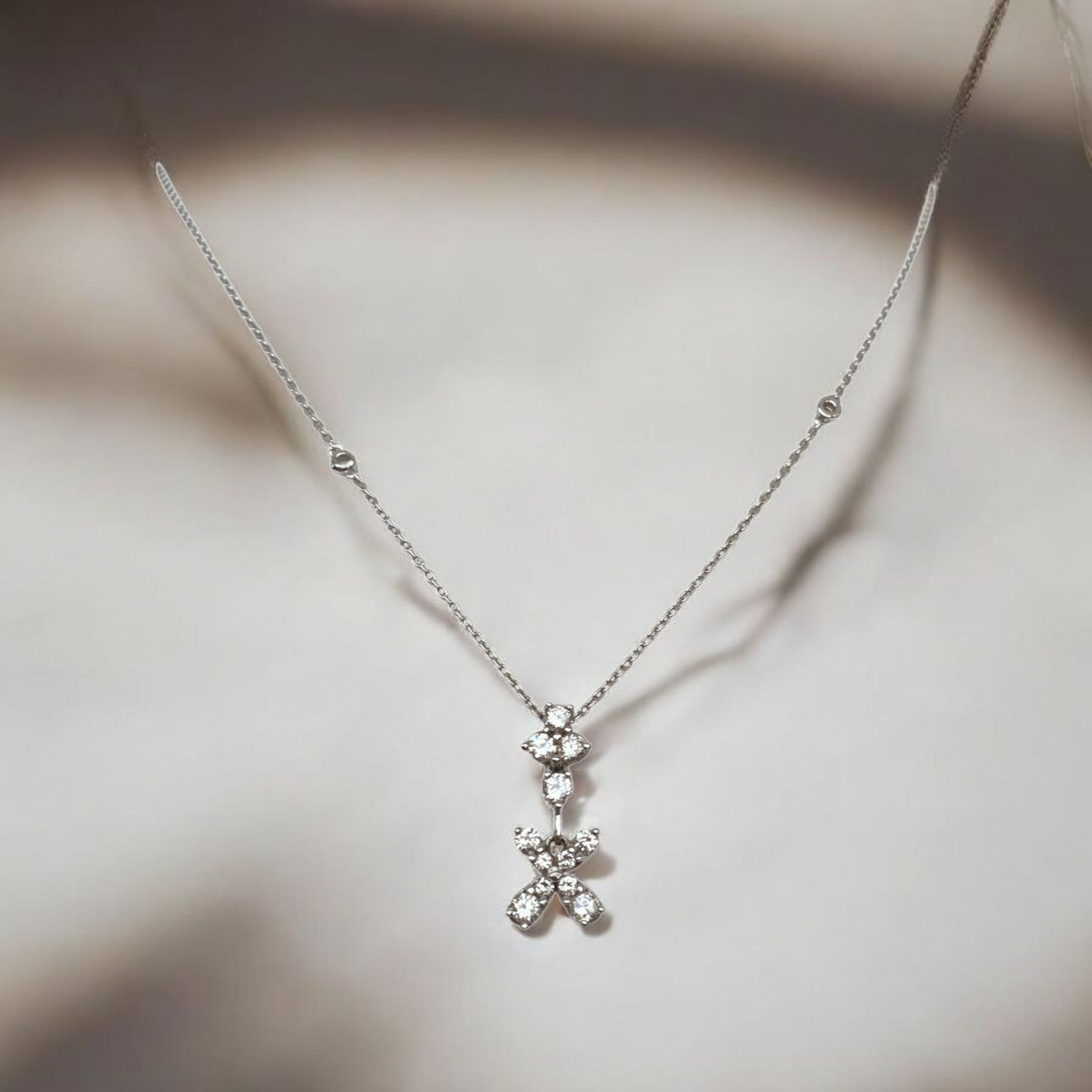18K White Gold Necklace with Flower Pendant & Diamonds