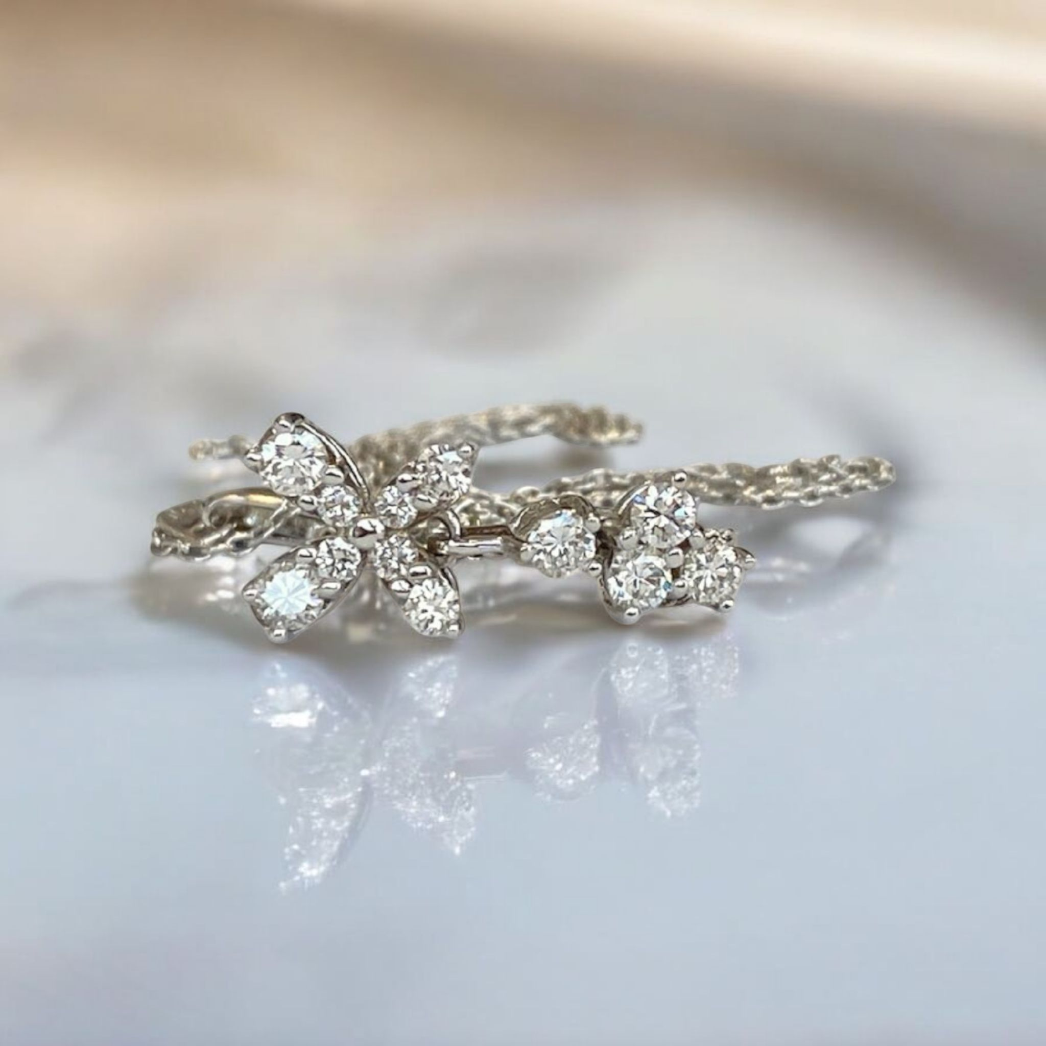 18K White Gold Necklace with Flower Pendant & Diamonds