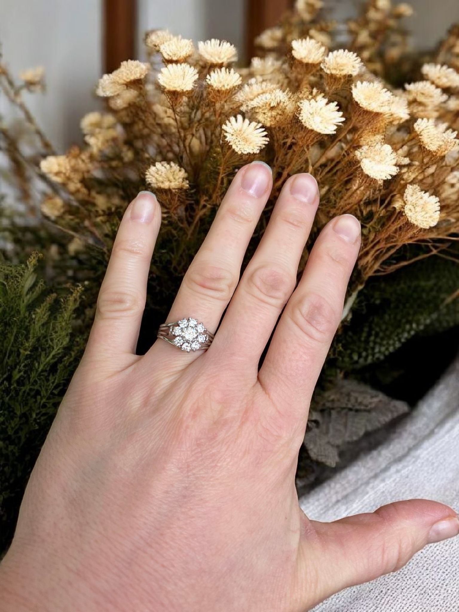18K Vintage White Gold Rosette Cocktail Diamonds Ring