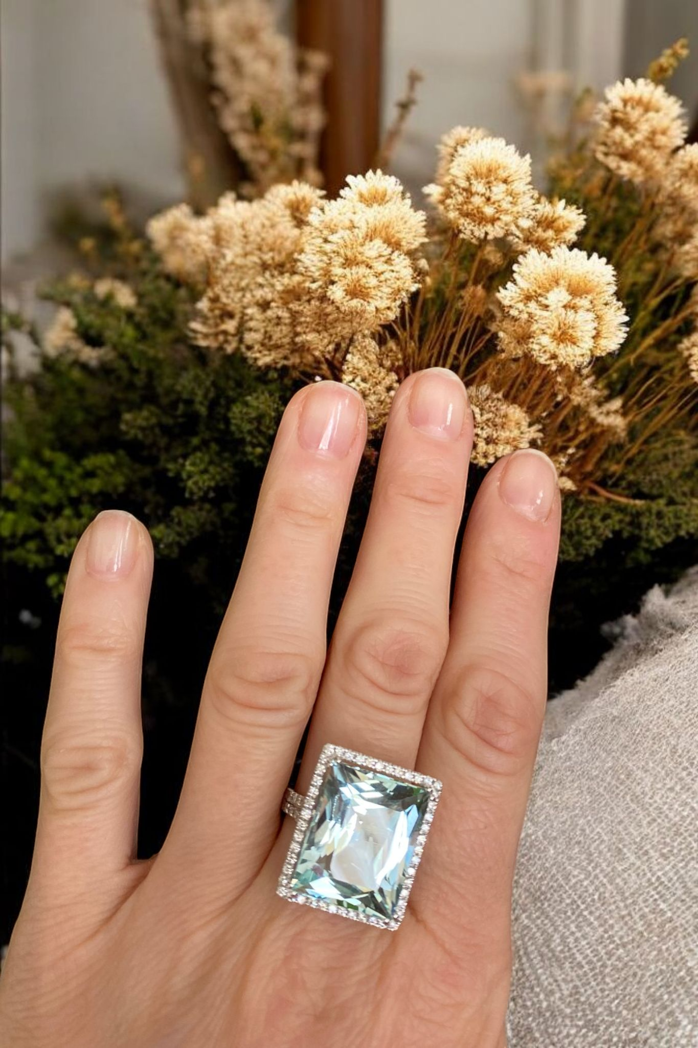 Certified 18K White hand made Gold Ring with 18.00 Ct Aquamarine & Diamonds