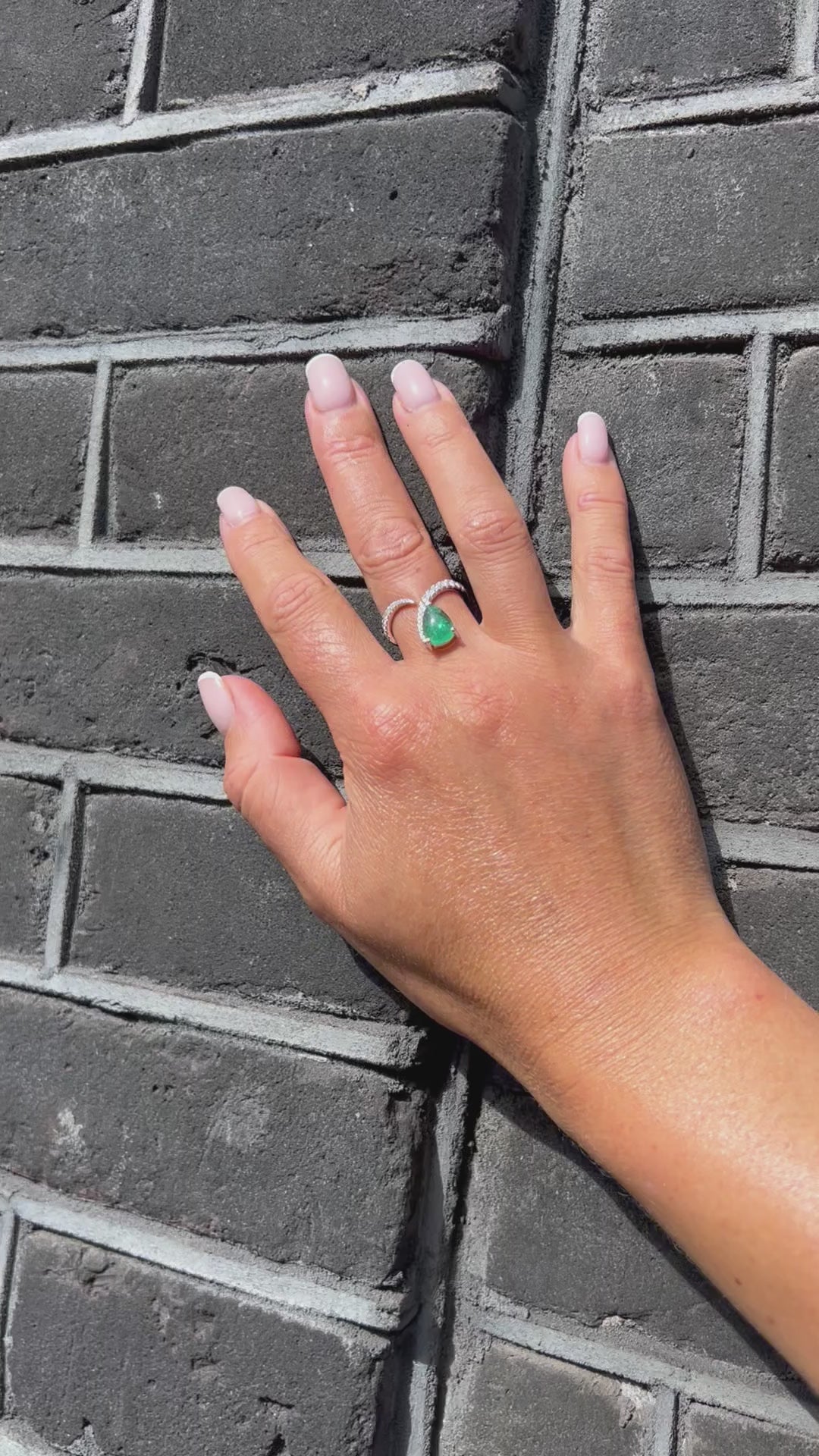 ALGT certified Natural 1.46 Carat Ural Emerald and  Diamond  White Gold Cocktail Ring