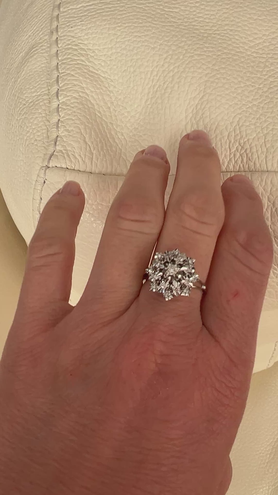 Vintage 18 kt White Gold Rosette Cluster Diamonds ring