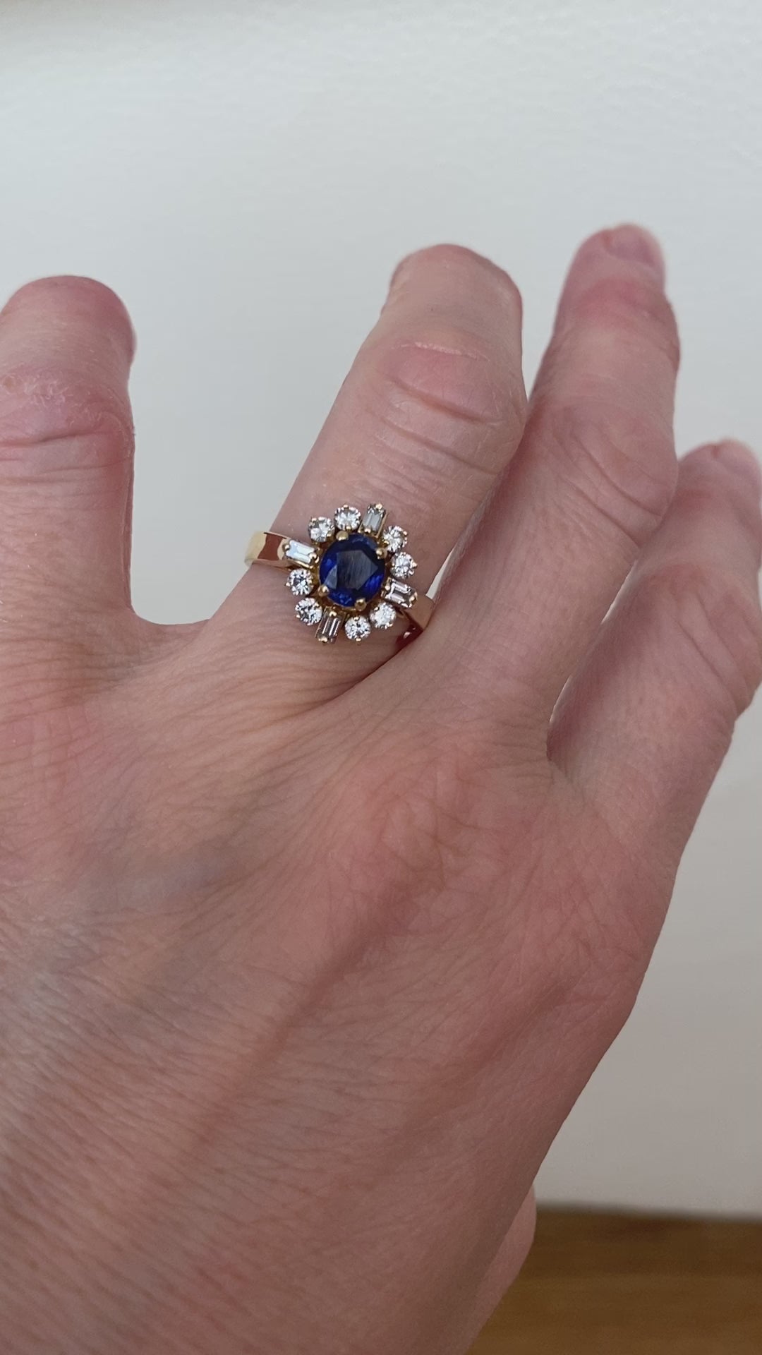 18K Yellow Gold 0.84 ct Sapphire and 0.52 crt Diamond Ring